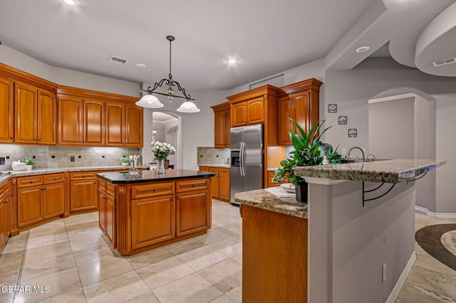 5512 WOODFIELD Drive, El Paso, TX 79932