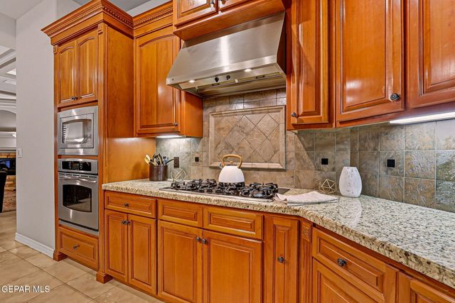 5512 WOODFIELD Drive, El Paso, TX 79932