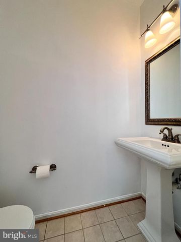 13107 DIAMOND HILL DR, Germantown, MD 20874