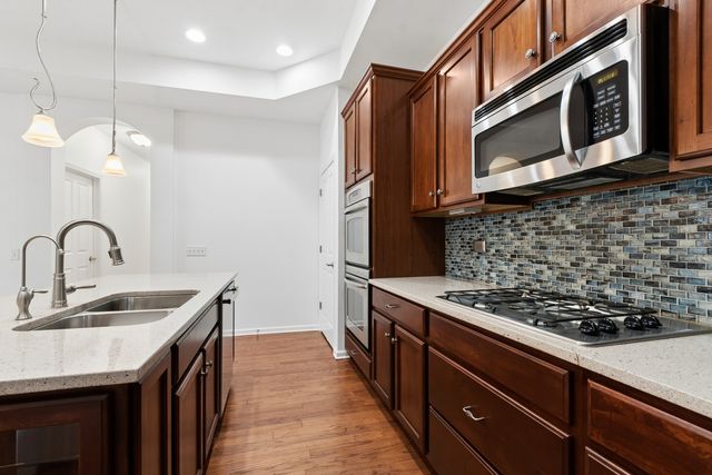 613 Handel Lane, Woodstock, IL 60098