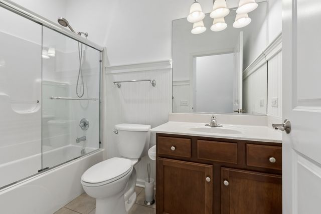 613 Handel Lane, Woodstock, IL 60098