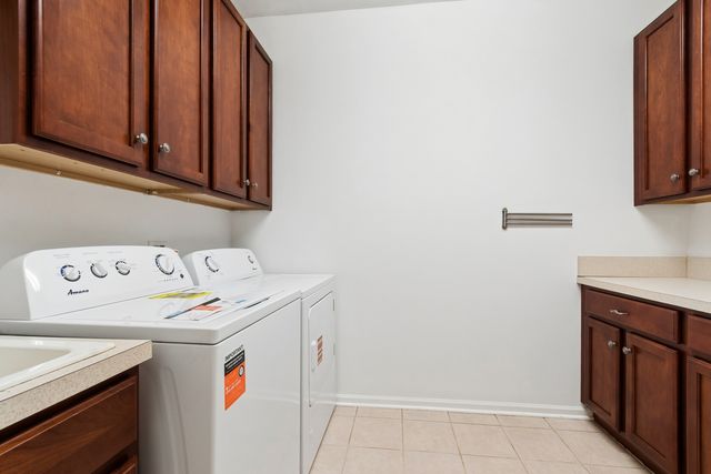 613 Handel Lane, Woodstock, IL 60098