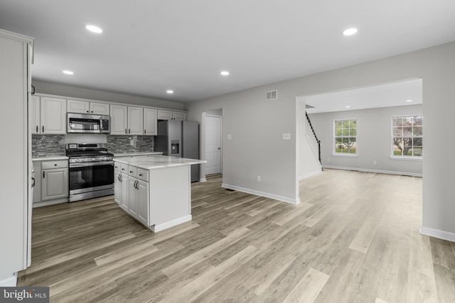 33 TRILBY, Westville, NJ 08093