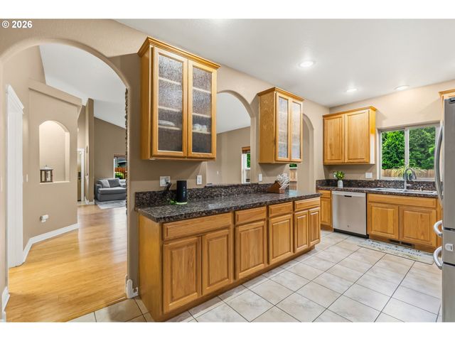 852 T St, Springfield, OR 97477