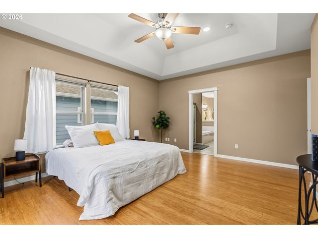 852 T St, Springfield, OR 97477