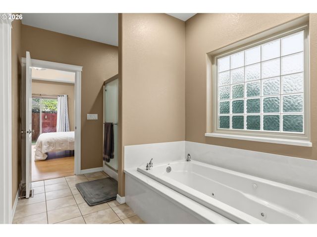 852 T St, Springfield, OR 97477