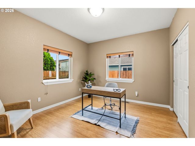 852 T St, Springfield, OR 97477