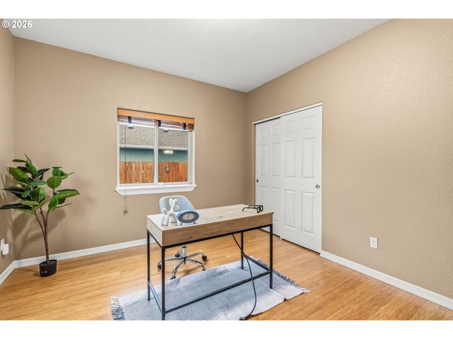 852 T St, Springfield, OR 97477