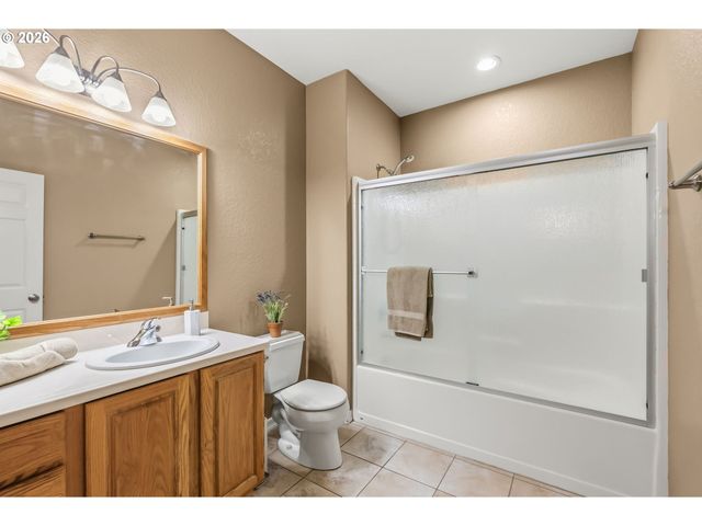 852 T St, Springfield, OR 97477