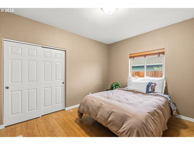 852 T St, Springfield, OR 97477