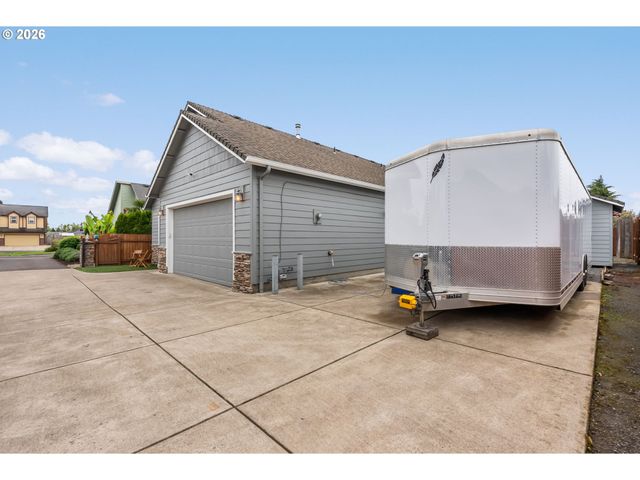 852 T St, Springfield, OR 97477