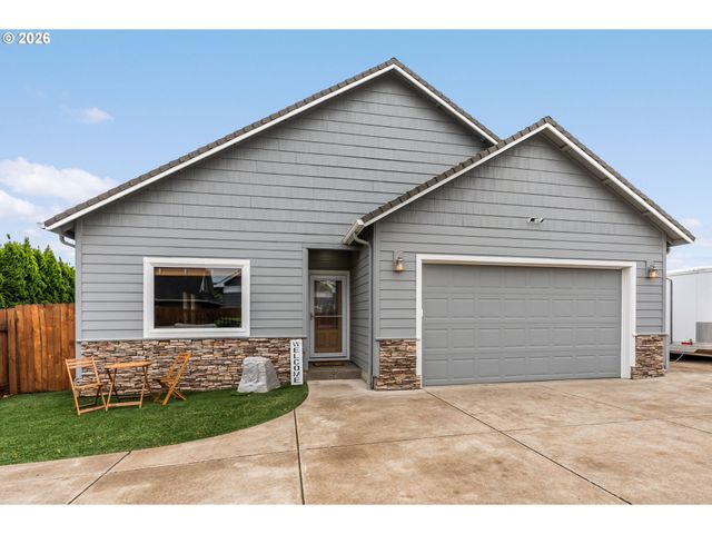 852 T St, Springfield, OR 97477