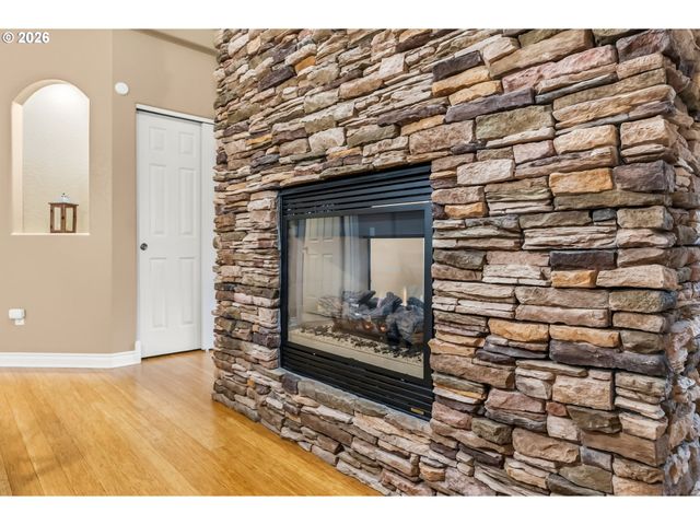 852 T St, Springfield, OR 97477