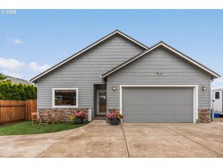 852 T St, Springfield, OR 97477