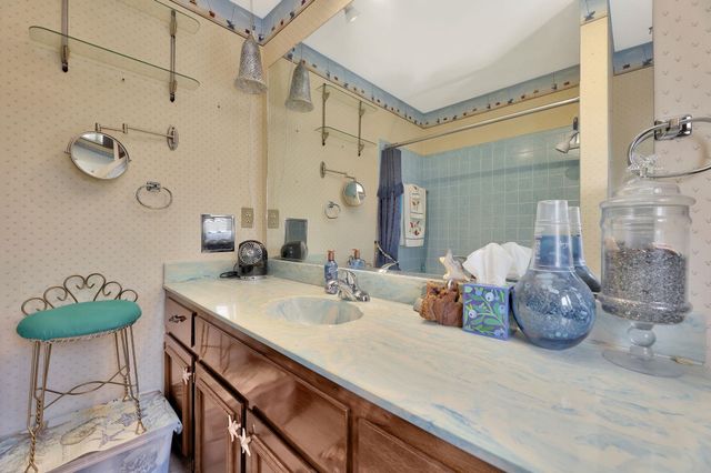 641 N Woodlawn #12, Wichita, KS 67208