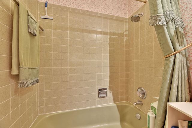 641 N Woodlawn #12, Wichita, KS 67208