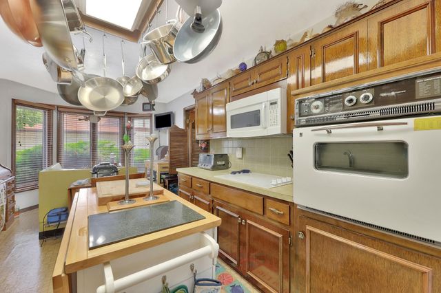 641 N Woodlawn #12, Wichita, KS 67208