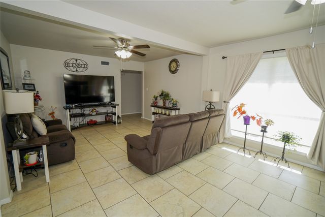 2026 S Hampton Road, Glenn Heights, TX 75154