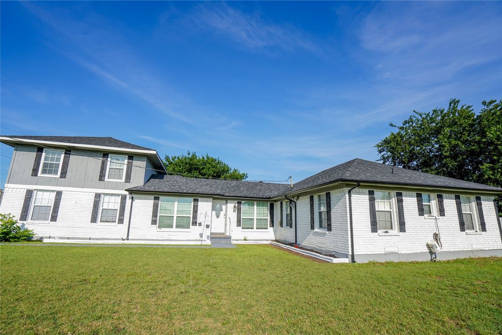 2026 S Hampton Road, Glenn Heights, TX 75154