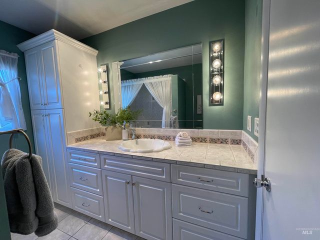 6414 W Randolph Dr, Boise, ID 83709