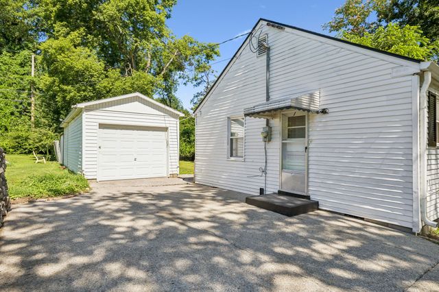 927 Goodbar Dr, Nashville, TN 37217