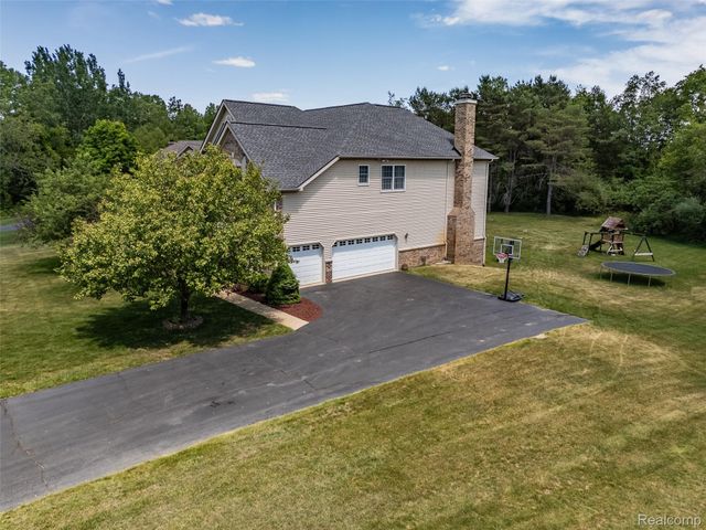 1976 Scenic Drive, Milford Charter Township, MI 48380