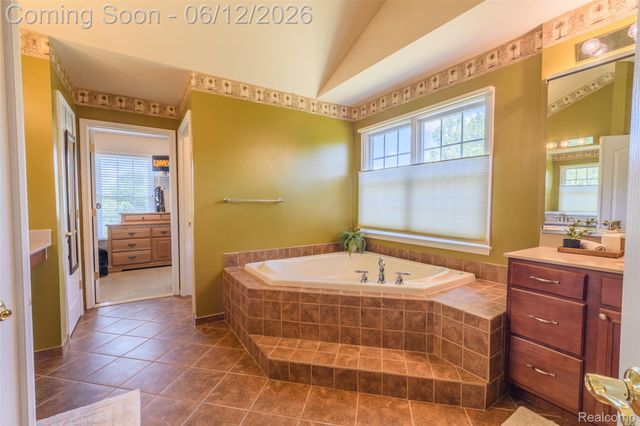 1976 Scenic Drive, Milford Charter Township, MI 48380