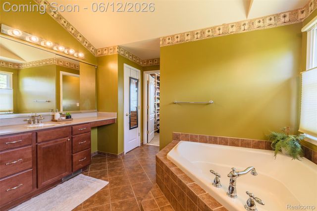 1976 Scenic Drive, Milford Charter Township, MI 48380