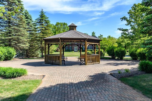 1976 Scenic Drive, Milford Charter Township, MI 48380
