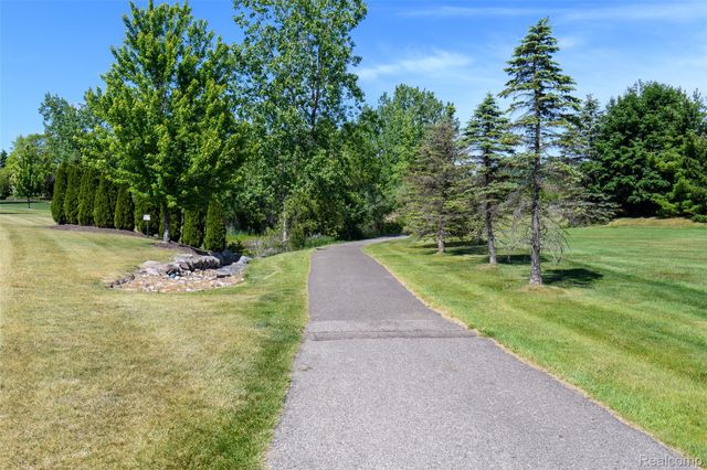 1976 Scenic Drive, Milford Charter Township, MI 48380