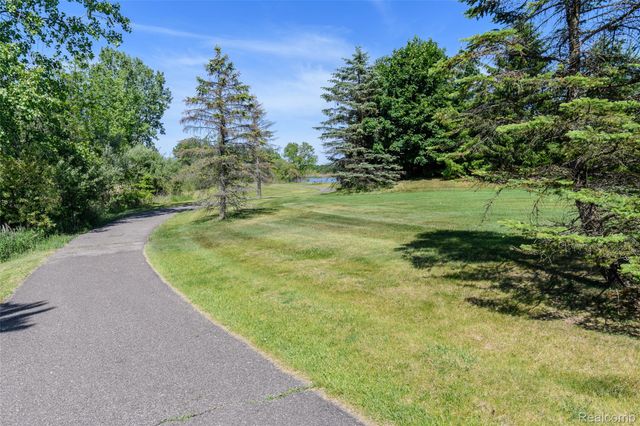 1976 Scenic Drive, Milford Charter Township, MI 48380