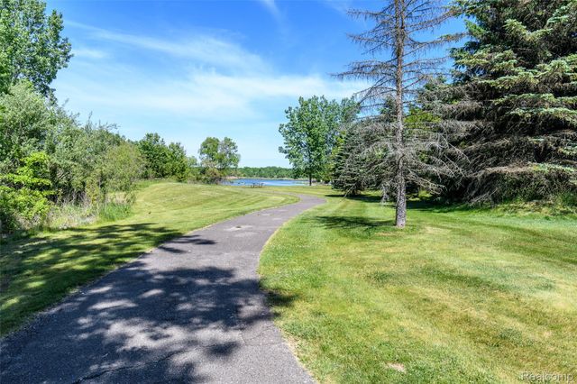 1976 Scenic Drive, Milford Charter Township, MI 48380