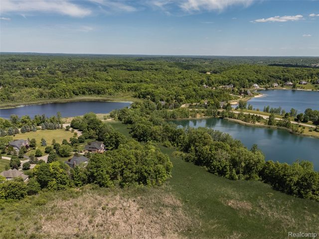 1976 Scenic Drive, Milford Charter Township, MI 48380