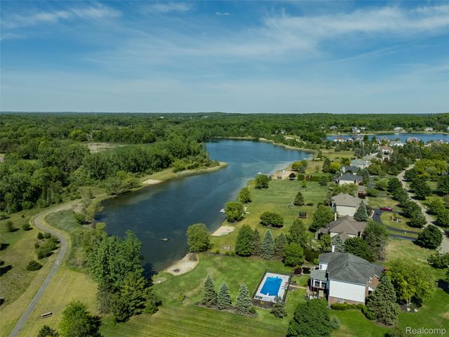 1976 Scenic Drive, Milford Charter Township, MI 48380