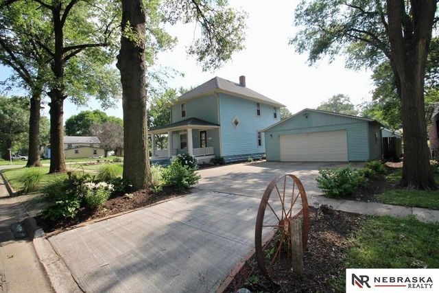 611 Juniper Avenue, Crete, NE 68333