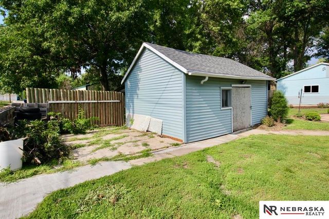 611 Juniper Avenue, Crete, NE 68333