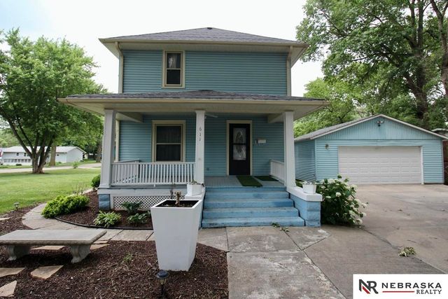611 Juniper Avenue, Crete, NE 68333