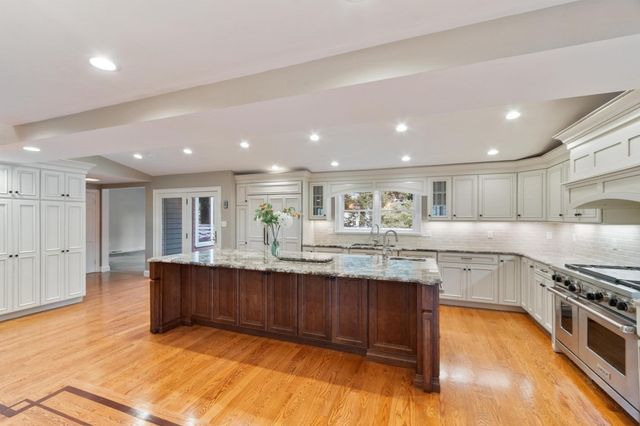 9 Lantern Rd, Belmont, MA 02478