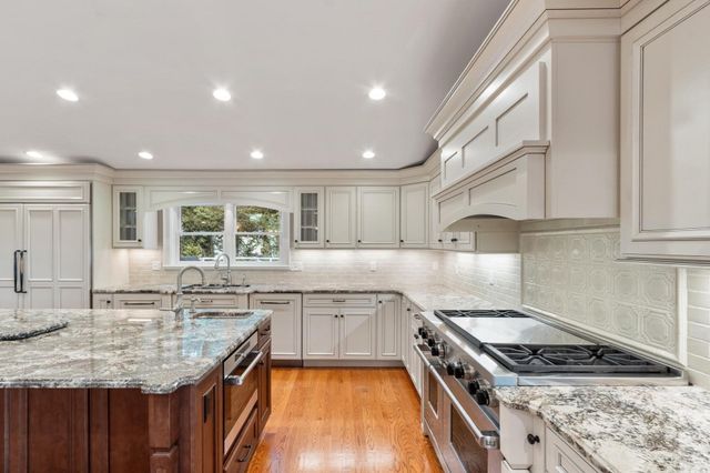 9 Lantern Rd, Belmont, MA 02478