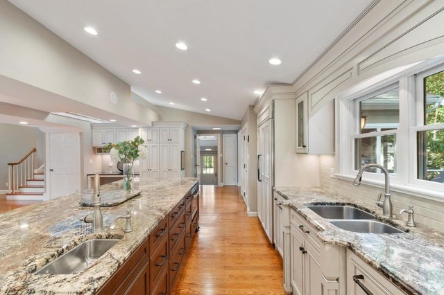 9 Lantern Rd, Belmont, MA 02478