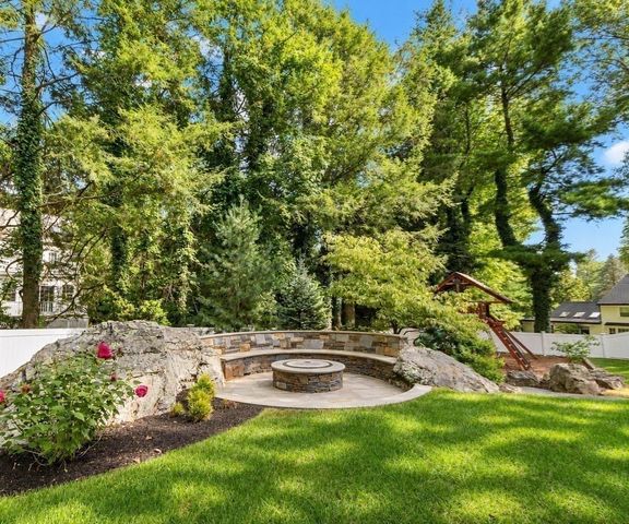 9 Lantern Rd, Belmont, MA 02478