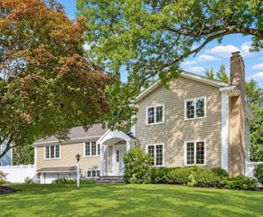 9 Lantern Rd, Belmont, MA 02478