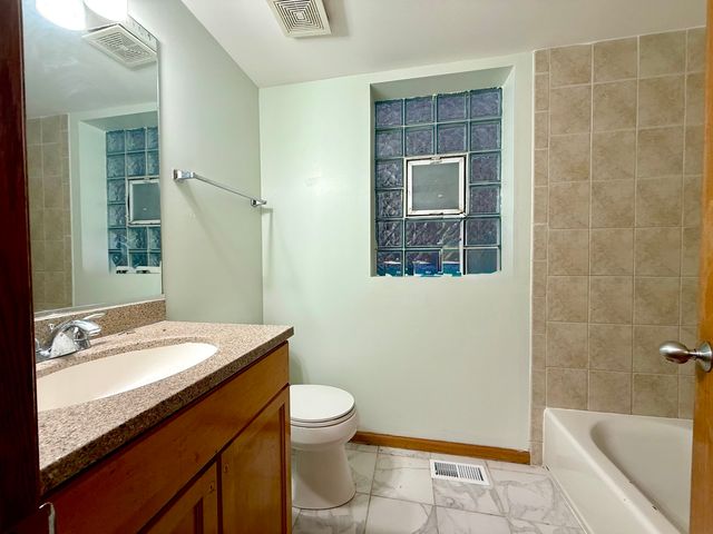 2207 W WARREN Boulevard 1, Chicago, IL 60612