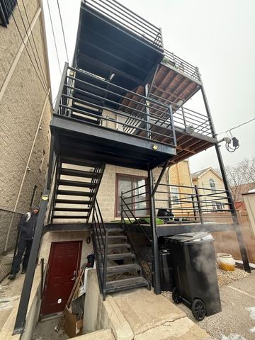 2207 W WARREN Boulevard 1, Chicago, IL 60612