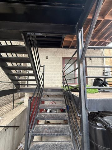 2207 W WARREN Boulevard 1, Chicago, IL 60612