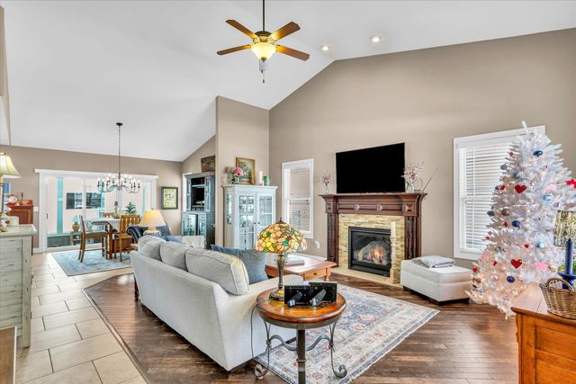 1121 Declaration Drive, Savoy, IL 61874