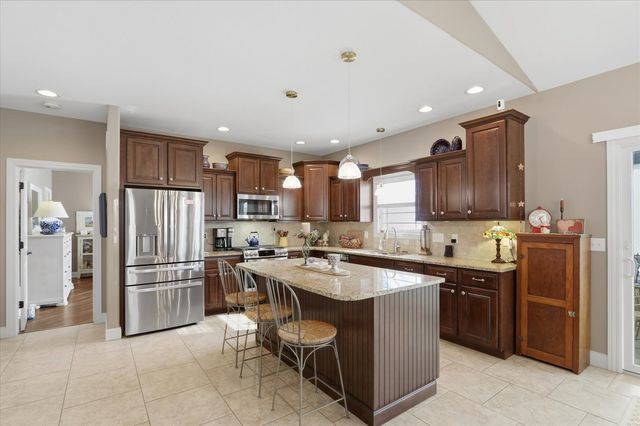 1121 Declaration Drive, Savoy, IL 61874