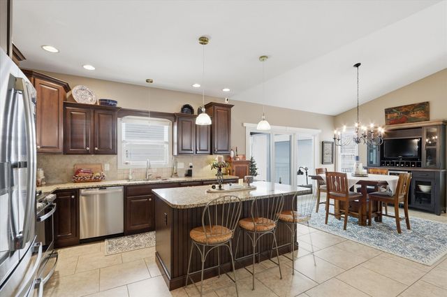 1121 Declaration Drive, Savoy, IL 61874