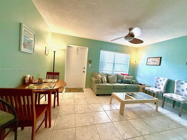 3240 NE 16th St 3, Pompano Beach, FL 33062