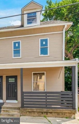 428 CHESTNUT ST, Darby, PA 19023